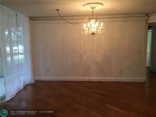 Building Photo - 1500 NW 128th Dr