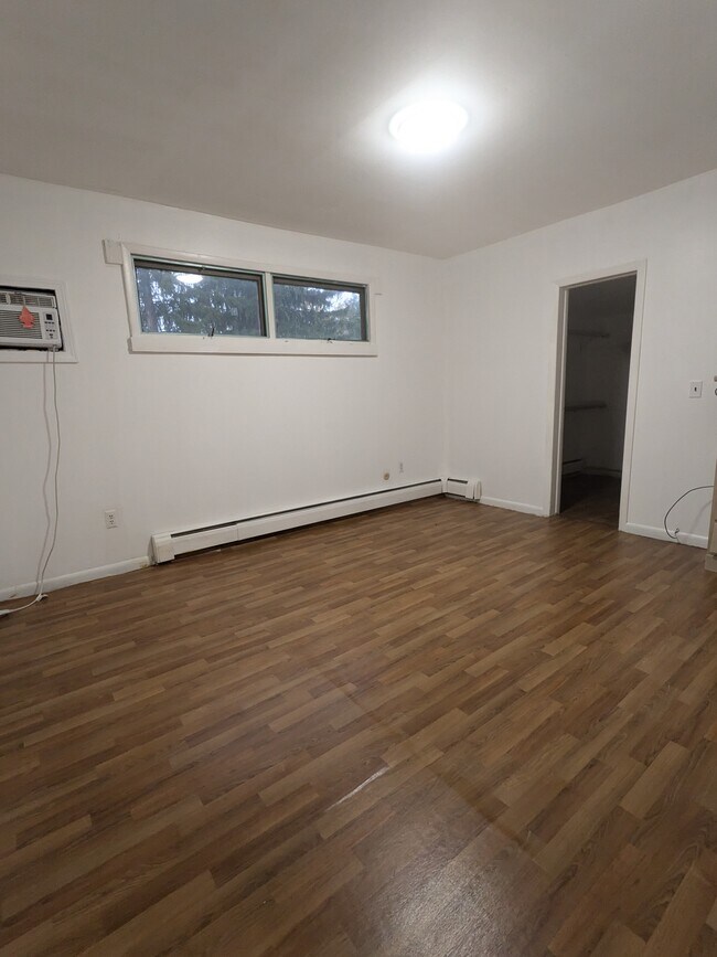 Foto del edificio - 1073 Glen Wild Rd