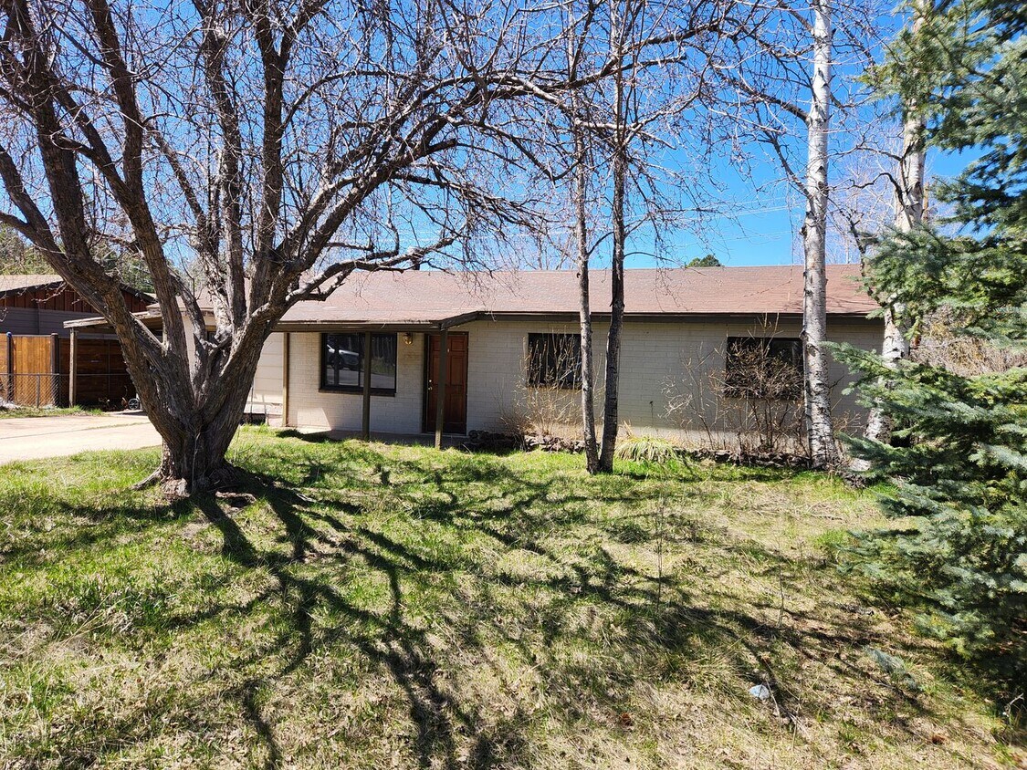 Building Photo - Home in Bow & Arrow off Lake Mary Rd