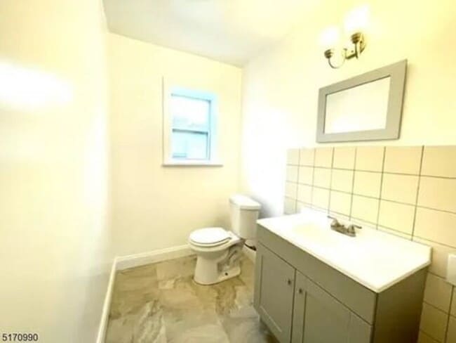 Building Photo - 487 Walker Ave