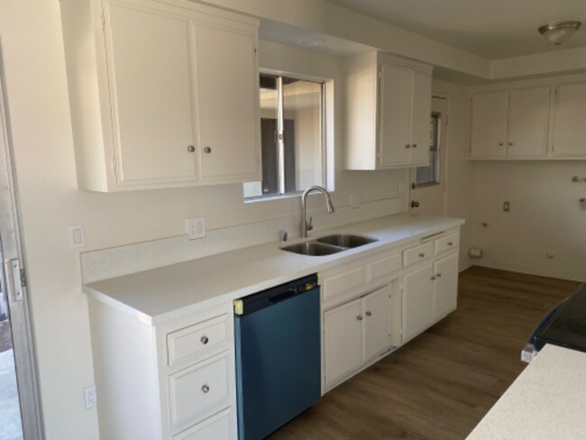 Foto del edificio - 26084 Camphorwood Ave