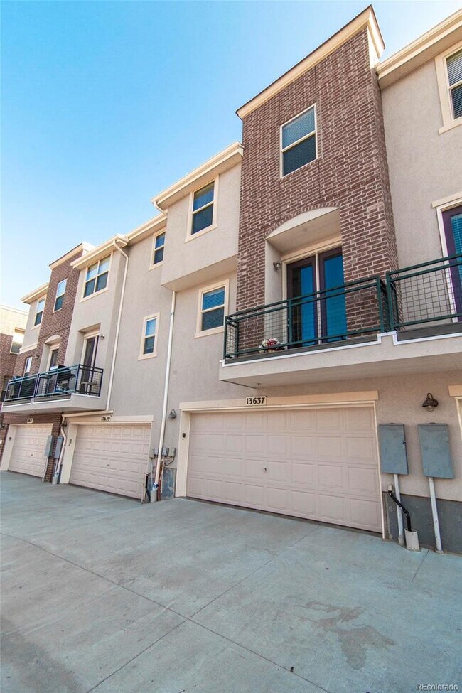 Building Photo - 13637 E Longview Ave