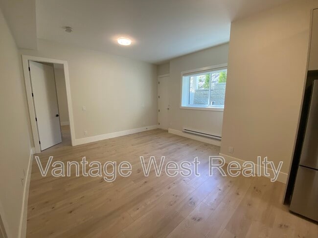 Building Photo - 830 Westview Way