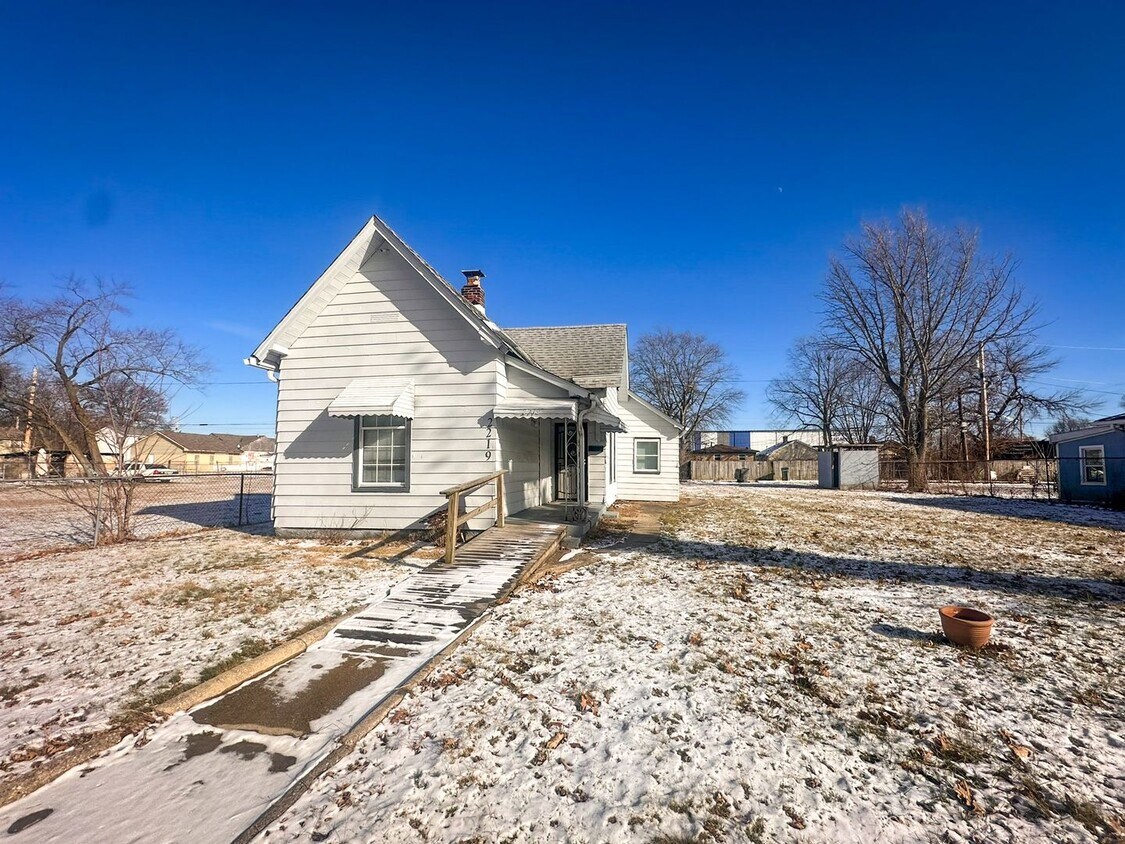 2219 Hovey St, Indianapolis, IN 46218 House Rental in Indianapolis