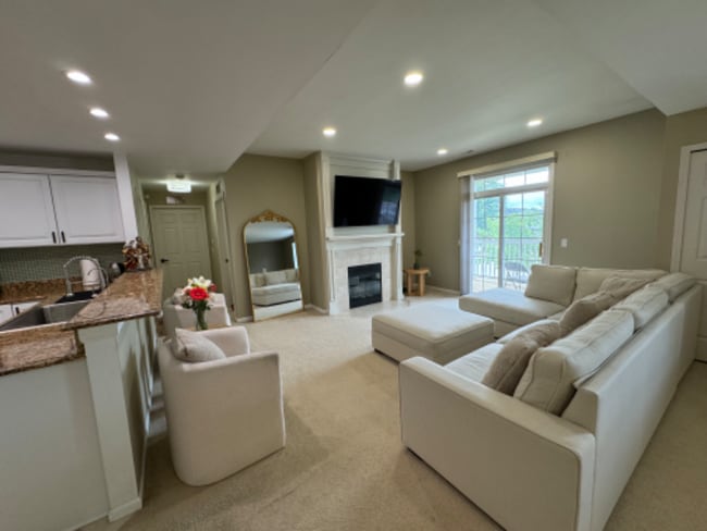 Building Photo - 5259 Twin Oaks Dr