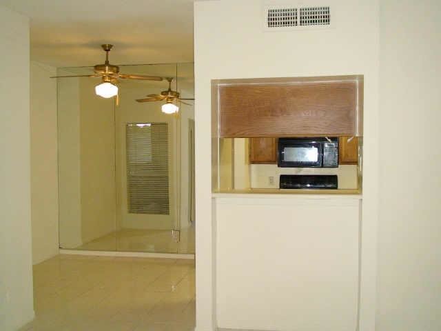 Foto del edificio - 6500 Harbor Town Dr