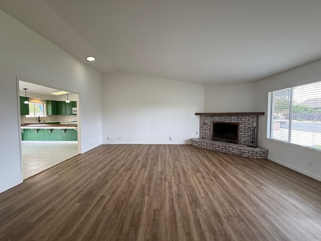 Foto del edificio - Pioneer Village- Large Single Story Home Near Marian Hospital/101 Frwy