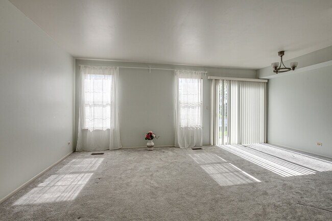 Foto del edificio - 1161 Russellwood Ct
