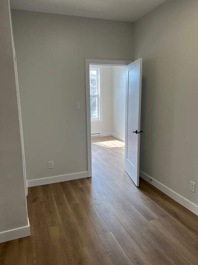 Building Photo - 5707 Av 8E