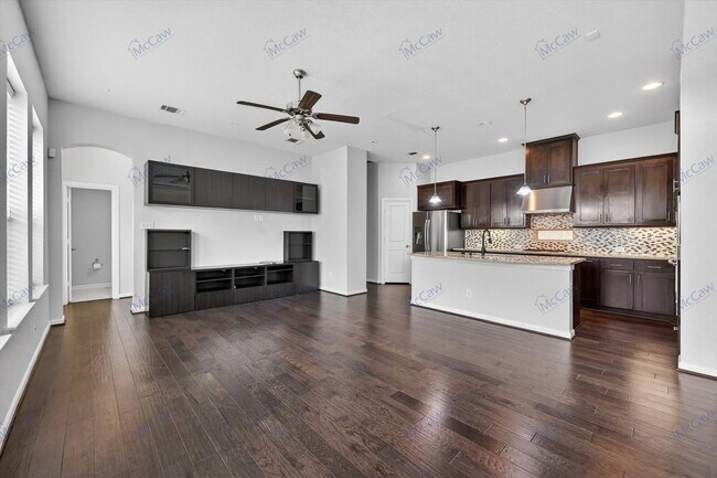 Foto del edificio - 6607 DeLeon St