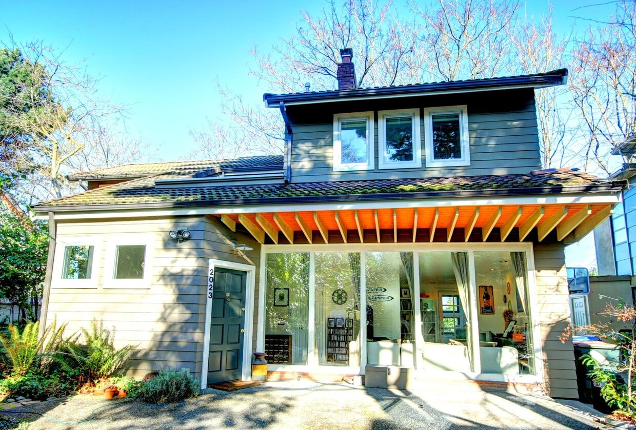 3Bd/2Ba Montlake Home - 3Bd/2Ba Montlake Home