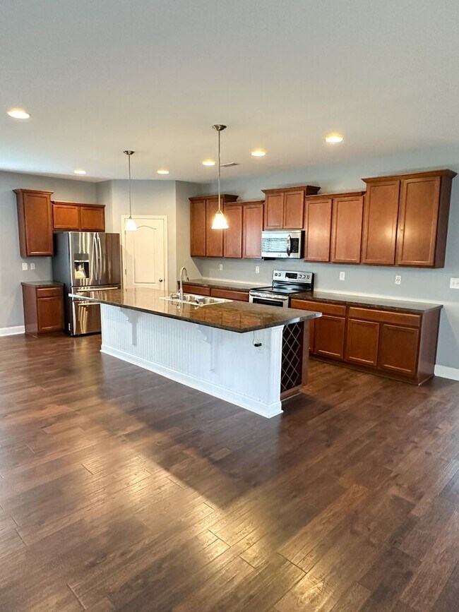 Foto del edificio - Stunning 5 bedroom 3.5 bath home in the highly desirable Rocky Hill area