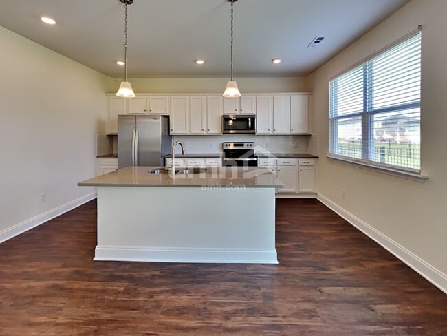 Building Photo - 5232 Valor Dr