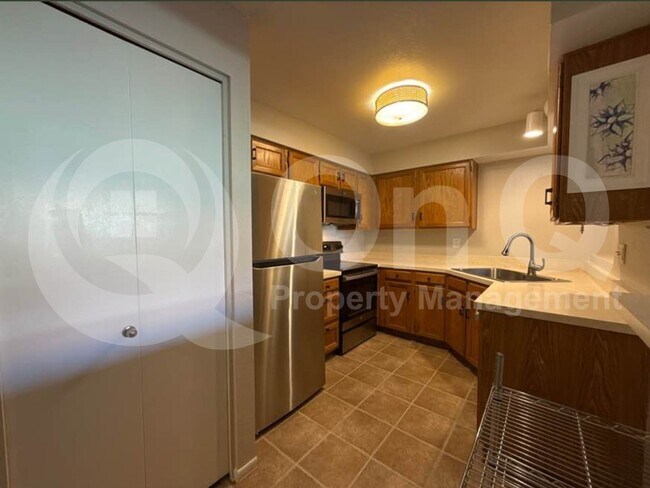 Building Photo - 2172 N Pantano Rd