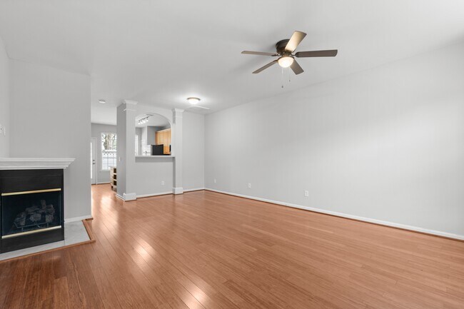 Foto del edificio - 5712 Clearbay Ln