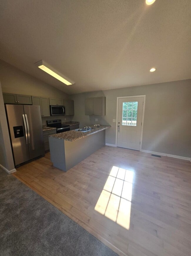 Building Photo - Charming 3 Bedroom Home in Historic Jonesb...