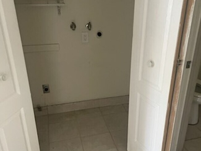 Building Photo - 2 Bedroom Townhome in Stockton