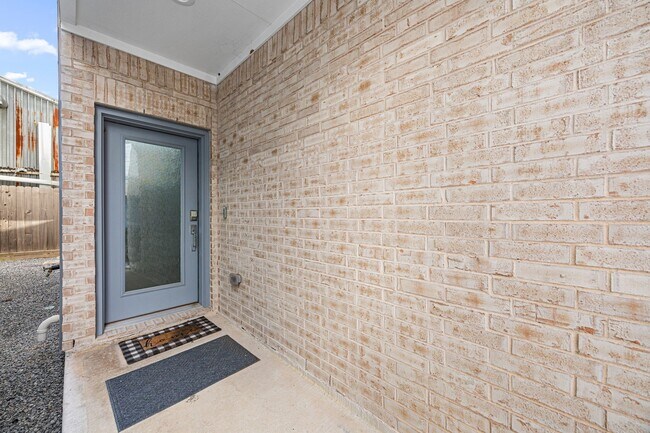 Foto del edificio - 622 Janisch Rd