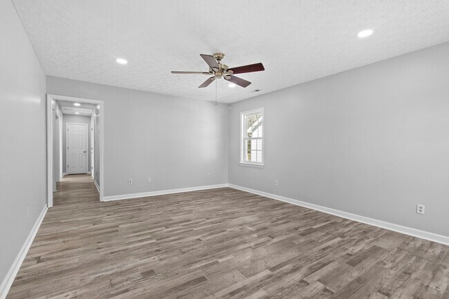 Building Photo - 107 Luke Ct