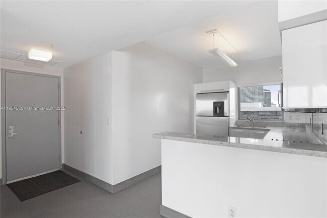 Foto del edificio - 601 NE 36th St