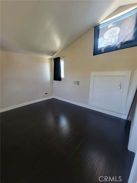 Foto del edificio - 643 E 7th St