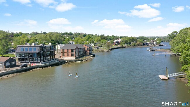 Foto del edificio - 253 Riverside Ave