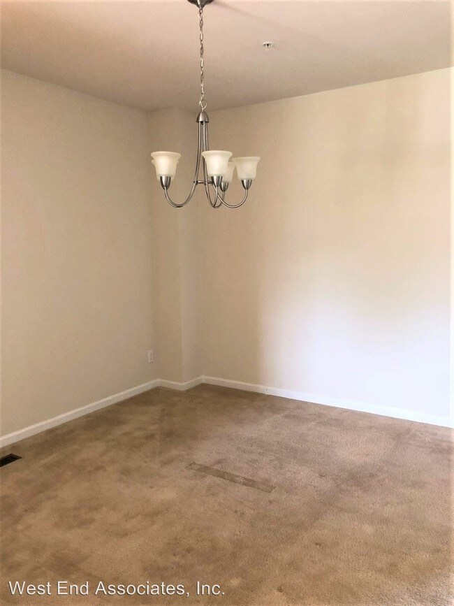 Building Photo - 3 br, 2.5 bath House - 1452 Waterbury Court