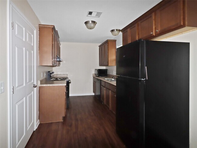 Foto del edificio - 7501 Blue Jay Dr