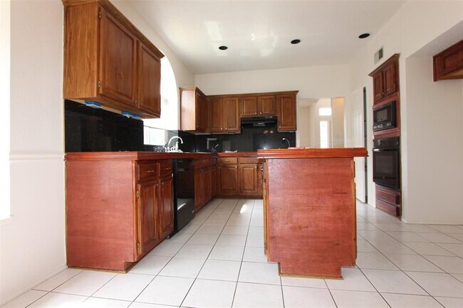 Building Photo - 6816 Catalpa Trail