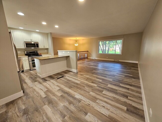 Building Photo - 5714 Elm St