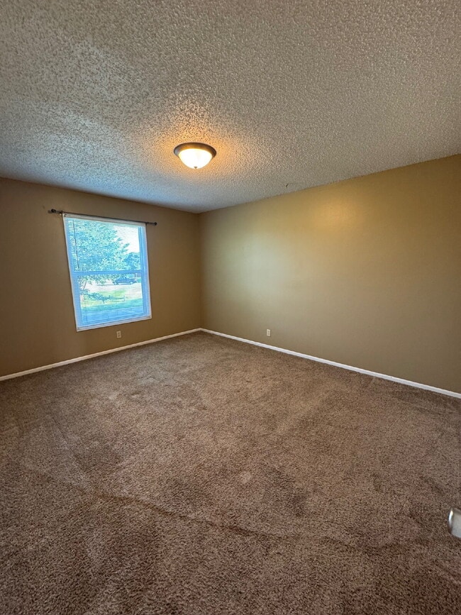 Building Photo - 6832 W Par Ln