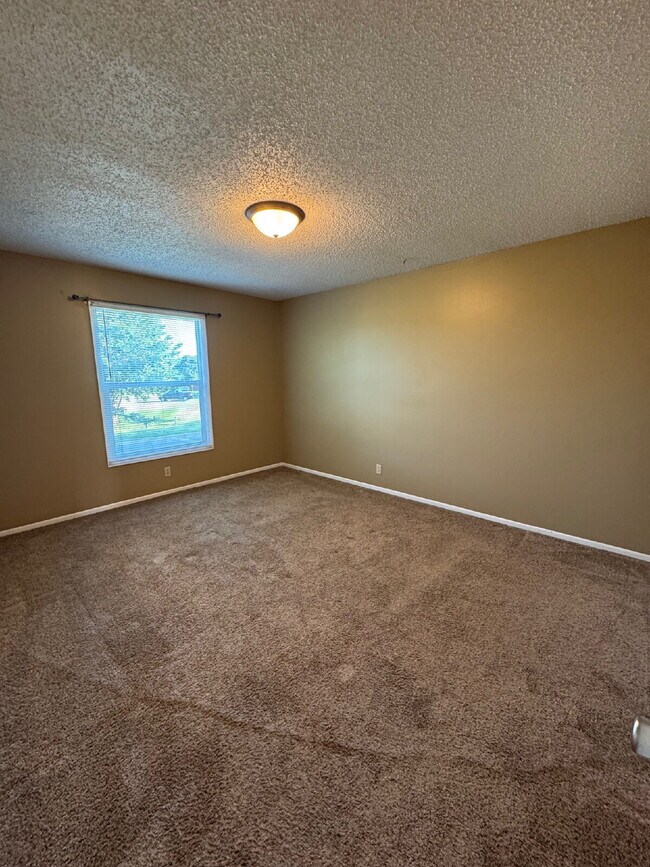 Foto del edificio - Come see this cozy 2 Bedroom, 1 Bathroom U...