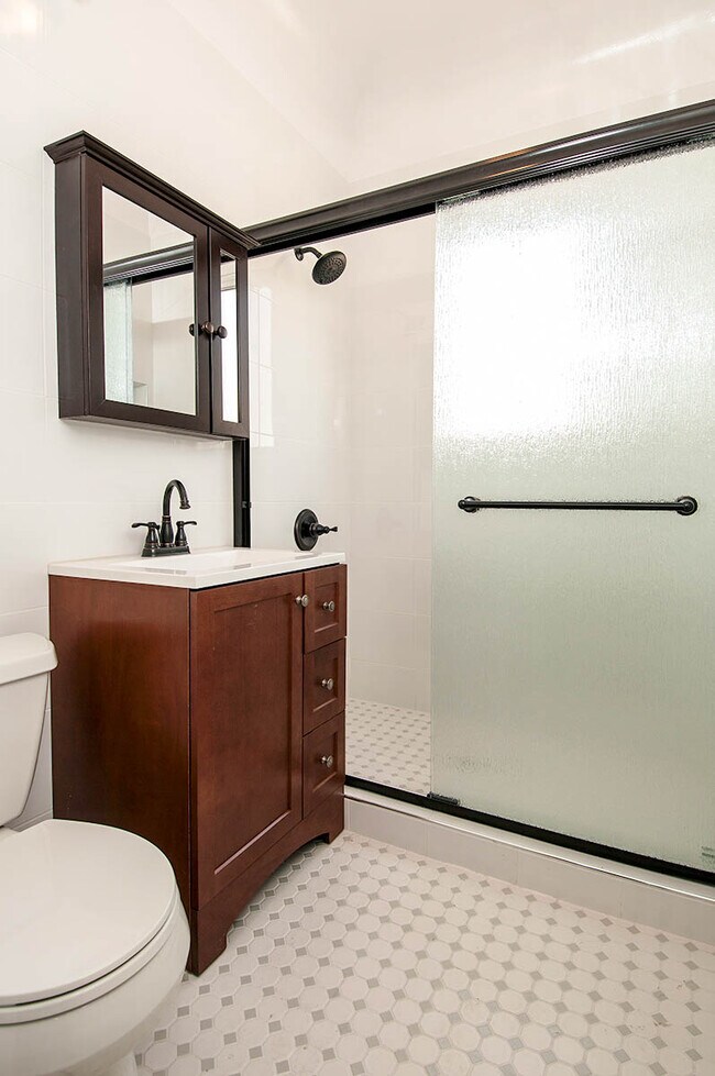 Foto del edificio - 140 S Roxbury Dr