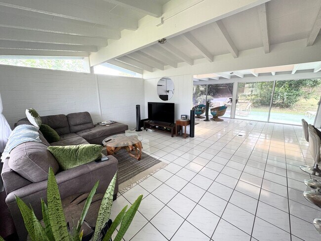 Foto del edificio - 2 bed, 1 bath in highly desirable Kailua N...