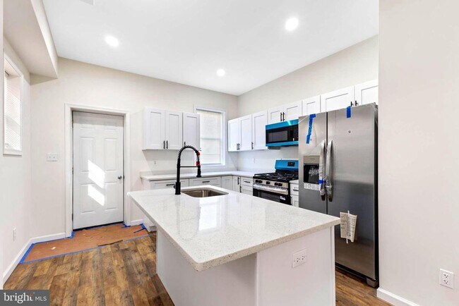 Foto del edificio - 3324 Edmondson Ave