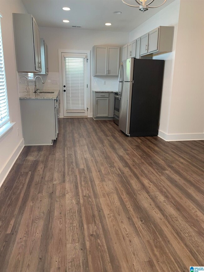Building Photo - 1285 Shades Terrace