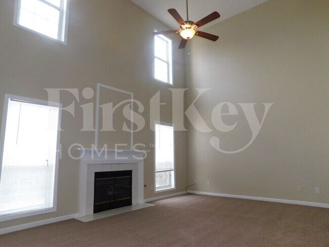 Building Photo - 265 Meadow Crest Way