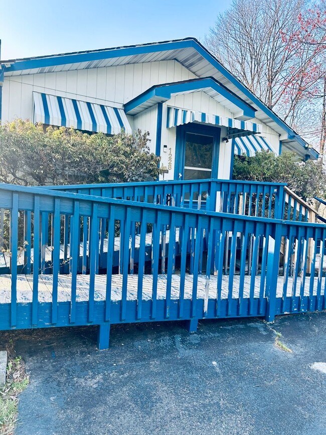 Building Photo - 1228 Allegheny Dr