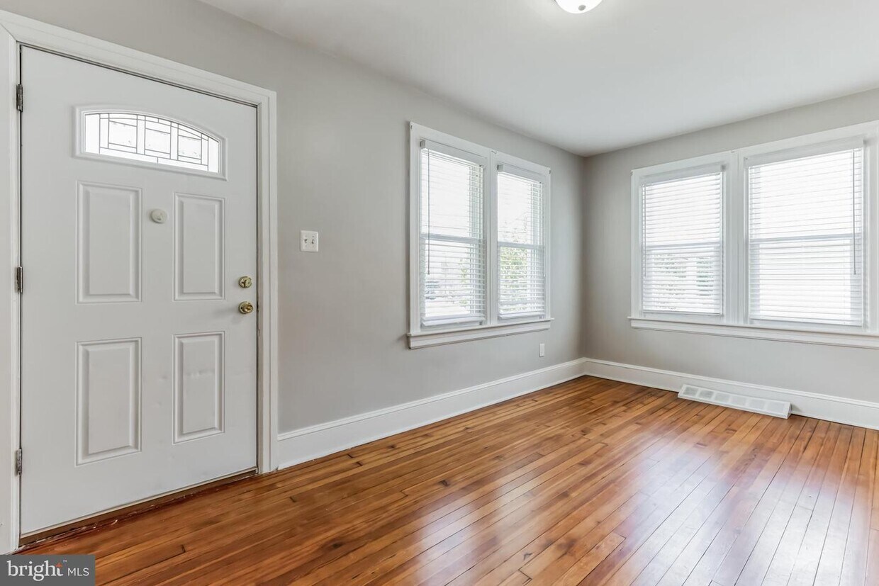 Foto principal - 2065 Roy Ave