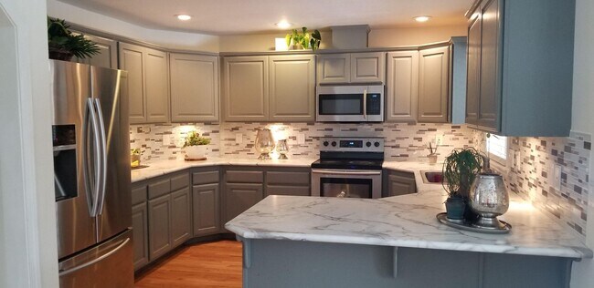 Building Photo - 4 Bedroom Available now in Meridian