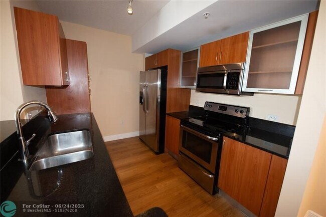 Foto del edificio - 2775 NE 187th St