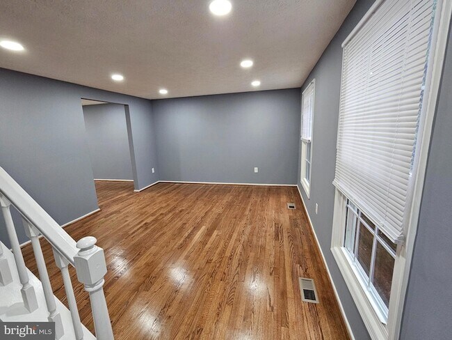 Foto del edificio - 8619 Hayshed Ln