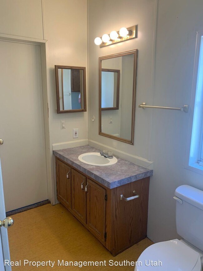 Building Photo - 3 br, 2 bath House - 2020 Flora Tech Rd #32