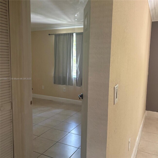 Building Photo - 17255 SW 95th Ave