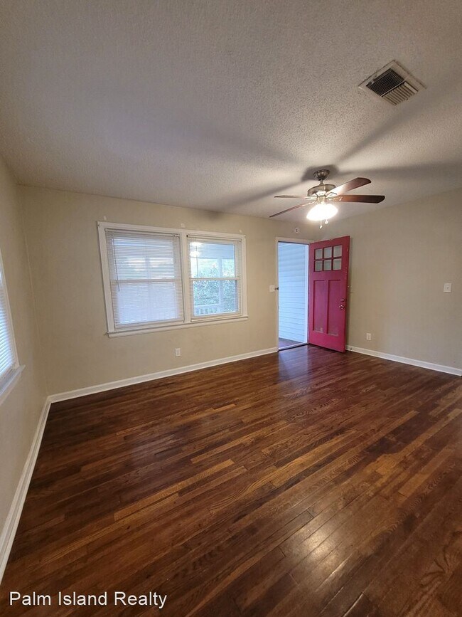 Foto del edificio - 4 br, 1 bath House - 205 Lakewood Rd