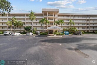 Building Photo - 3930 Oaks Clubhouse Dr