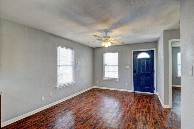 Foto del edificio - 240 N York St