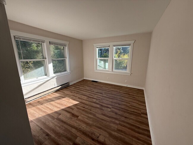 Foto del edificio - Unit with gorgeous water view in Bremerton.
