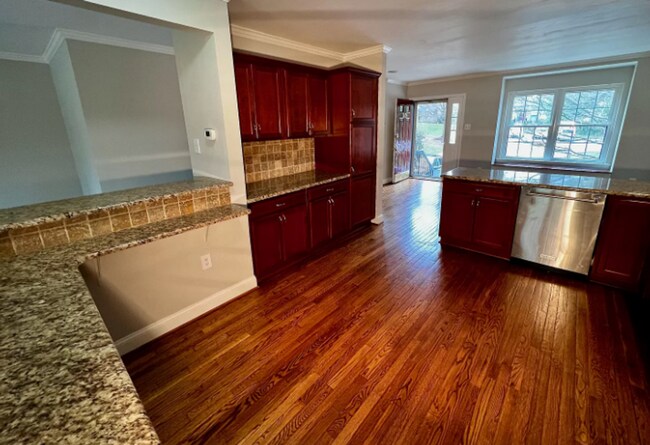 Building Photo - 3 Bedroom 2.5 Bath Townhouse in Woodlands ...