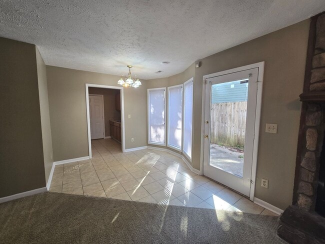 Foto del edificio - NEW LISTING!!